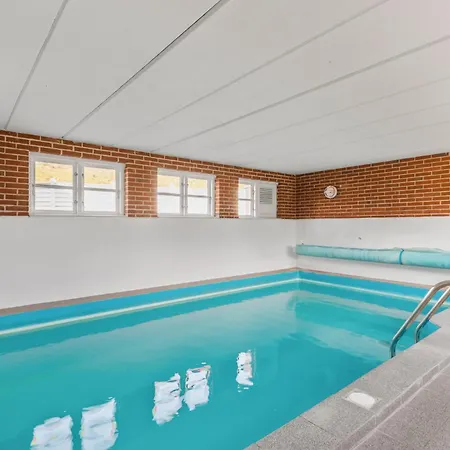 4 Bedroom Stunning In Holiday home Fano