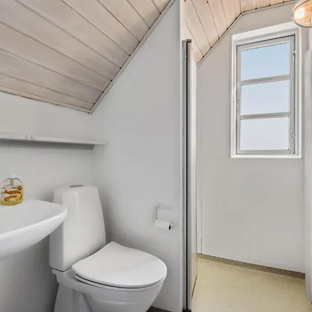 בית נופש 4 Bedroom Stunning In