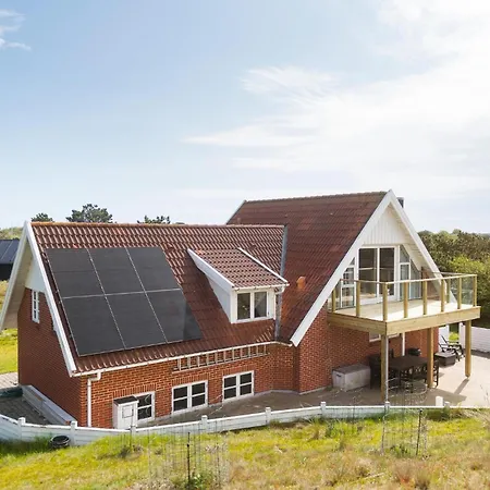 בית נופש 4 Bedroom Stunning In